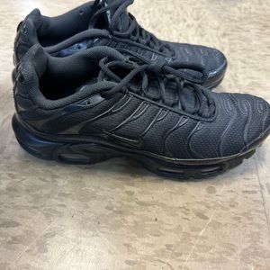 Nike Air Max Plus Triple Black Sneakers 604133-050 Men’s Size 10.5